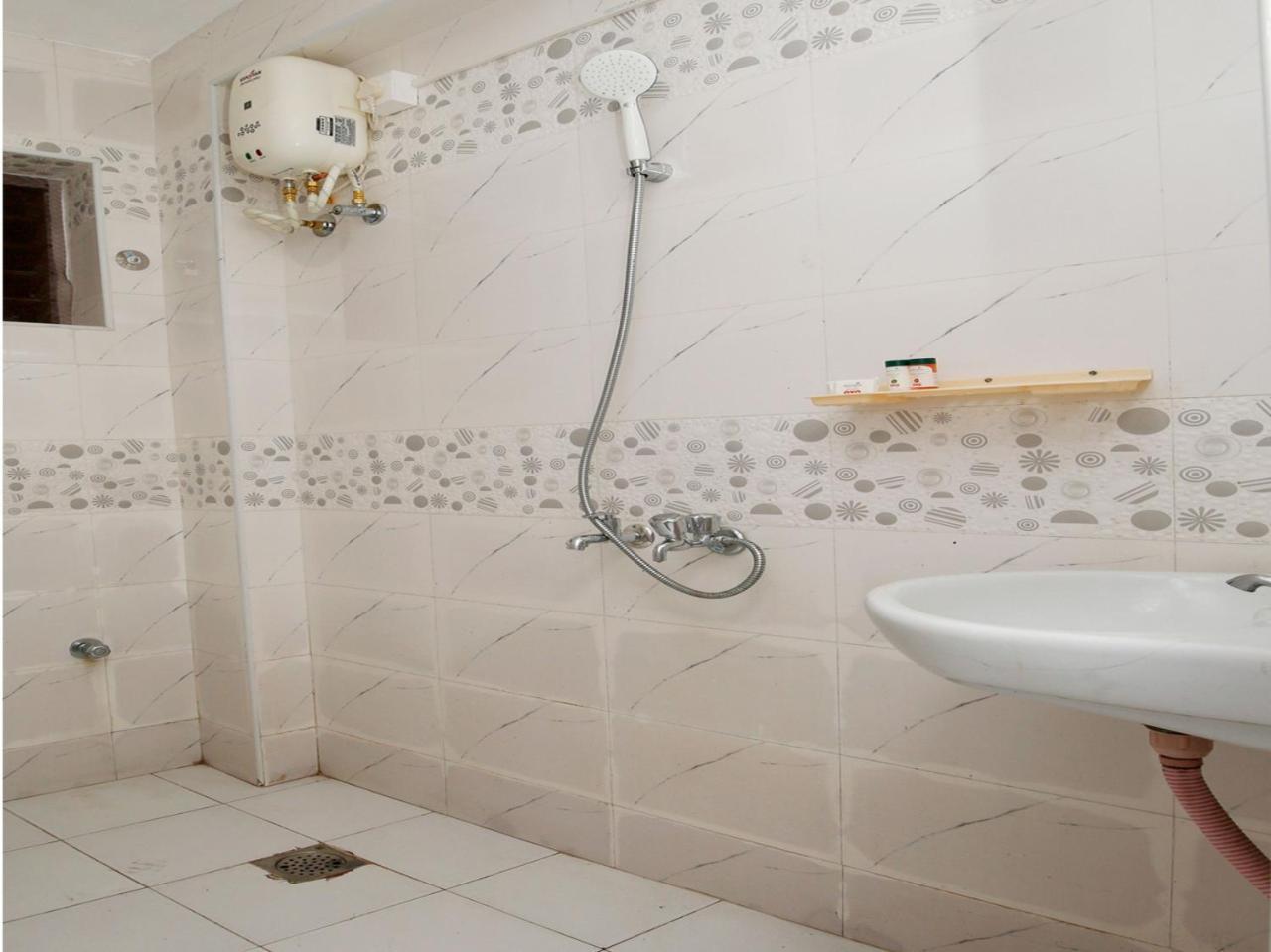 Oyo 9797 Hotel Vbee Plaza Thiruvananthapuram Екстериор снимка